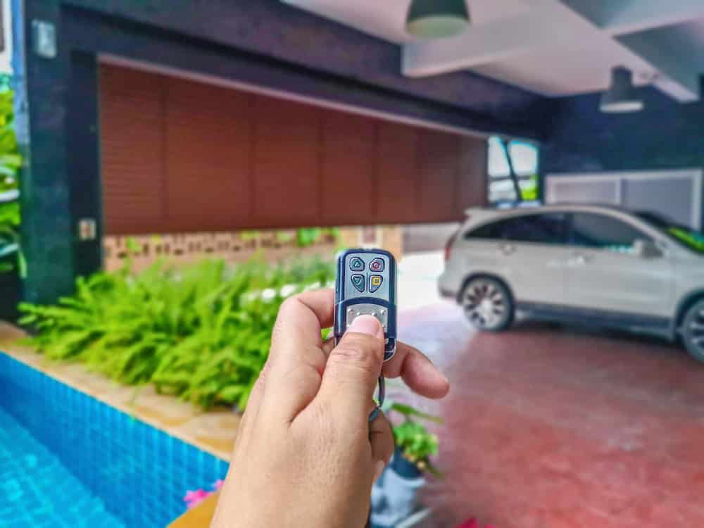 hand_holding_a_garage_door_remote_-_garage_door_repairs_in_pensacola_-_pensacola_overhead_door_&_operator.jpg