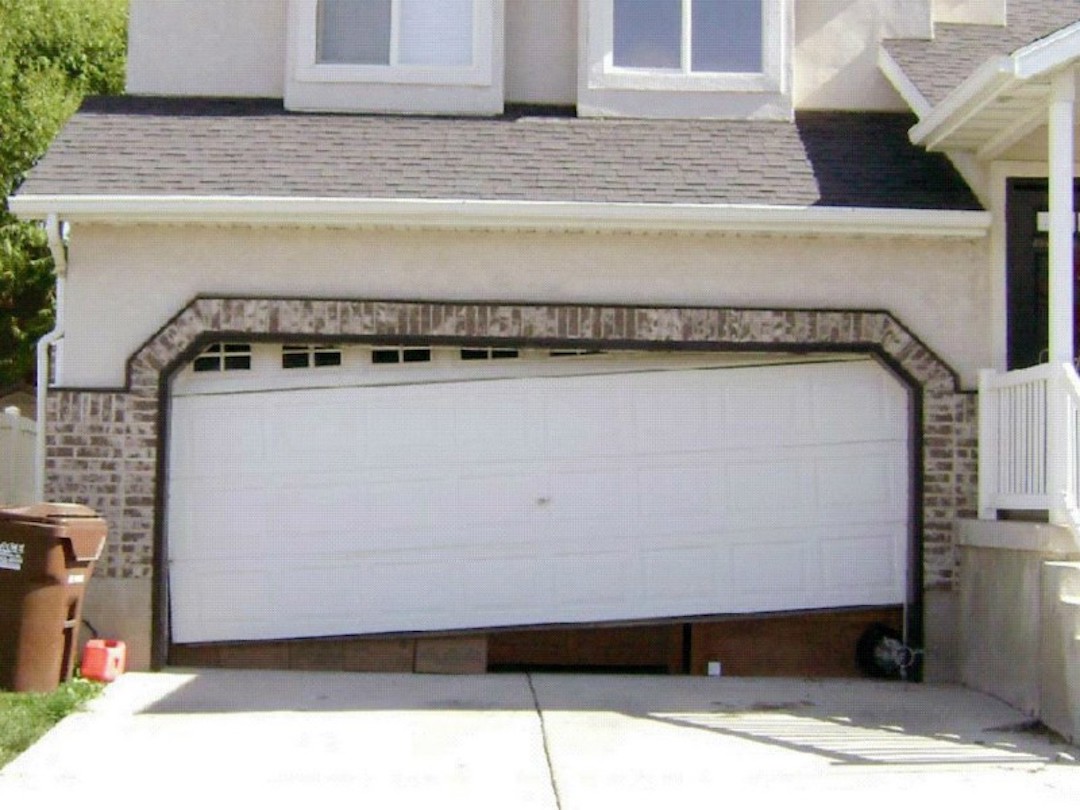 Garage door Repairs in Pensacola